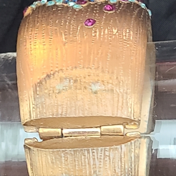 Goldtone Lucite W/ Turq.Stone& Set Crystals Bangle Unsigned - Picture 7 of 12